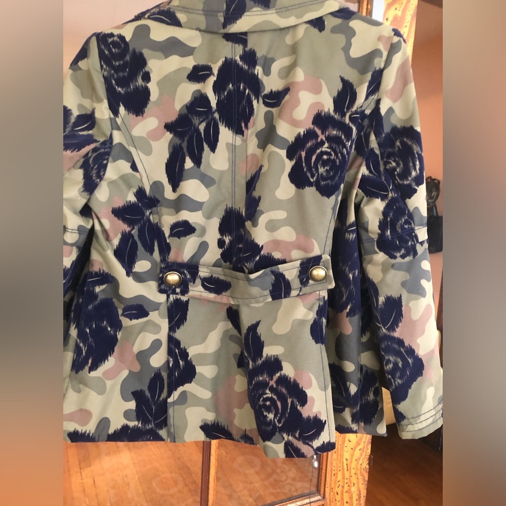 Banana Republic double breasted short trenchcoat in excellent condition. - Picture 2 of 4